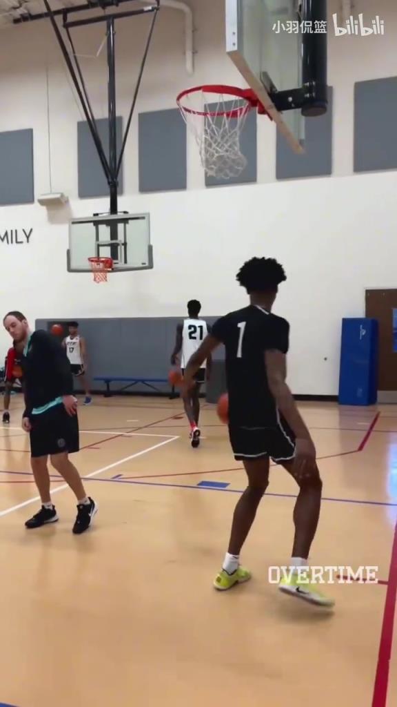 地表最強身體素質(zhì)？阿門扣籃簡直就像直升機起飛一樣！